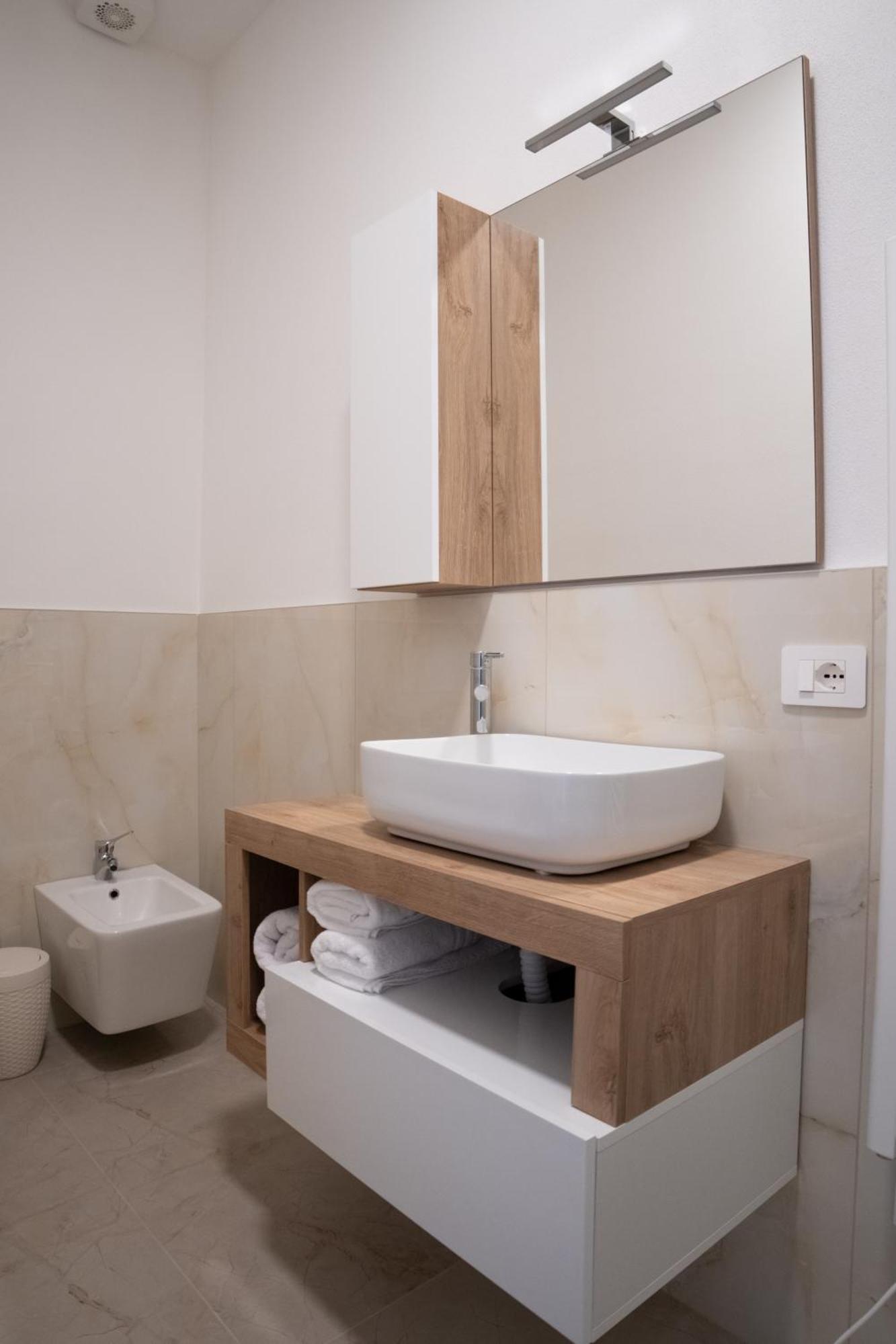 Casa Vacanze Aria Leggiuno ภายนอก รูปภาพ