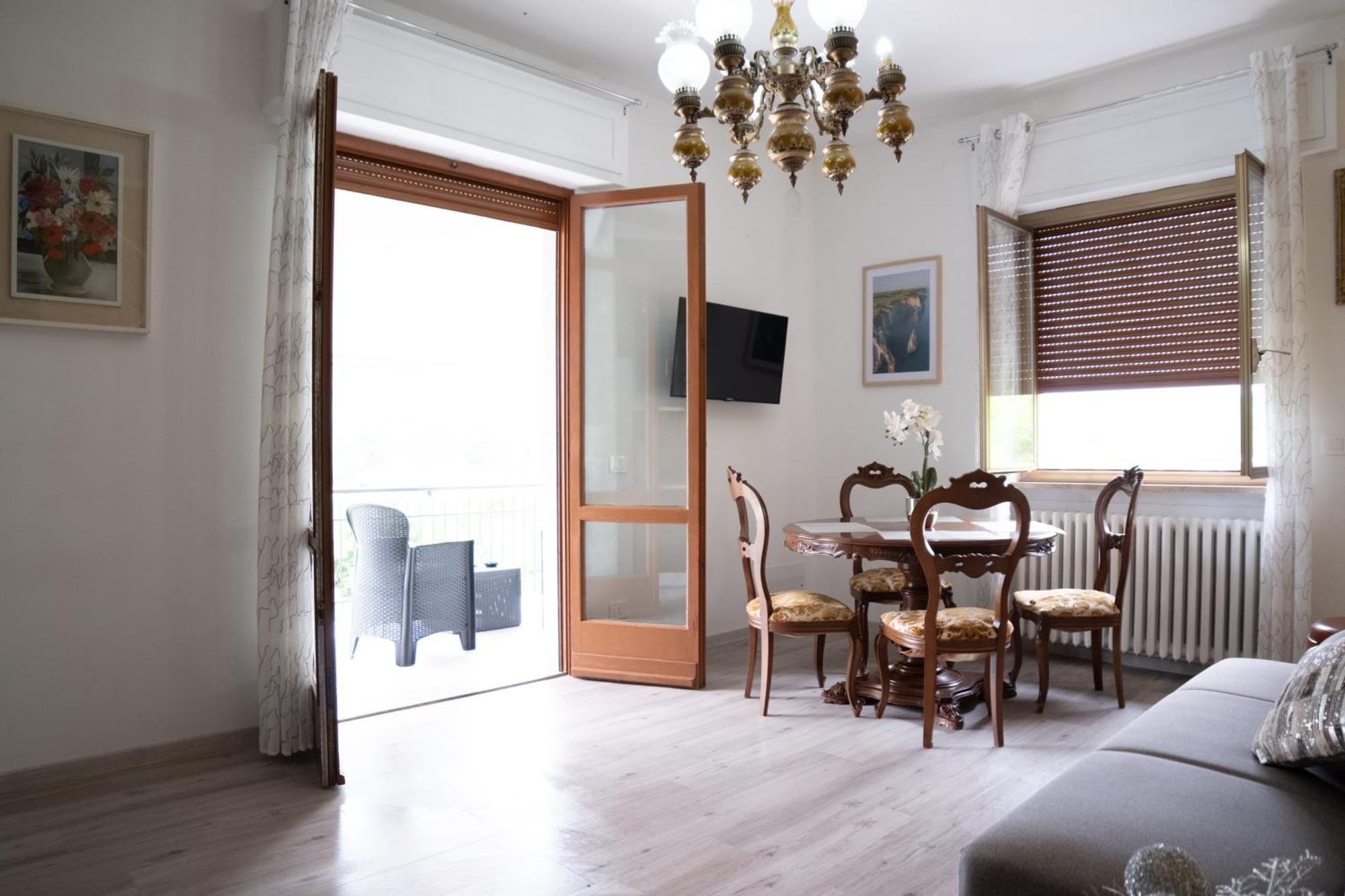 Casa Vacanze Aria Leggiuno ภายนอก รูปภาพ