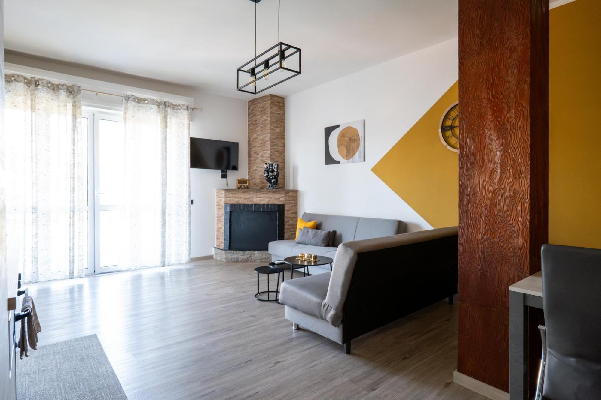 Casa Vacanze Aria Leggiuno ภายนอก รูปภาพ