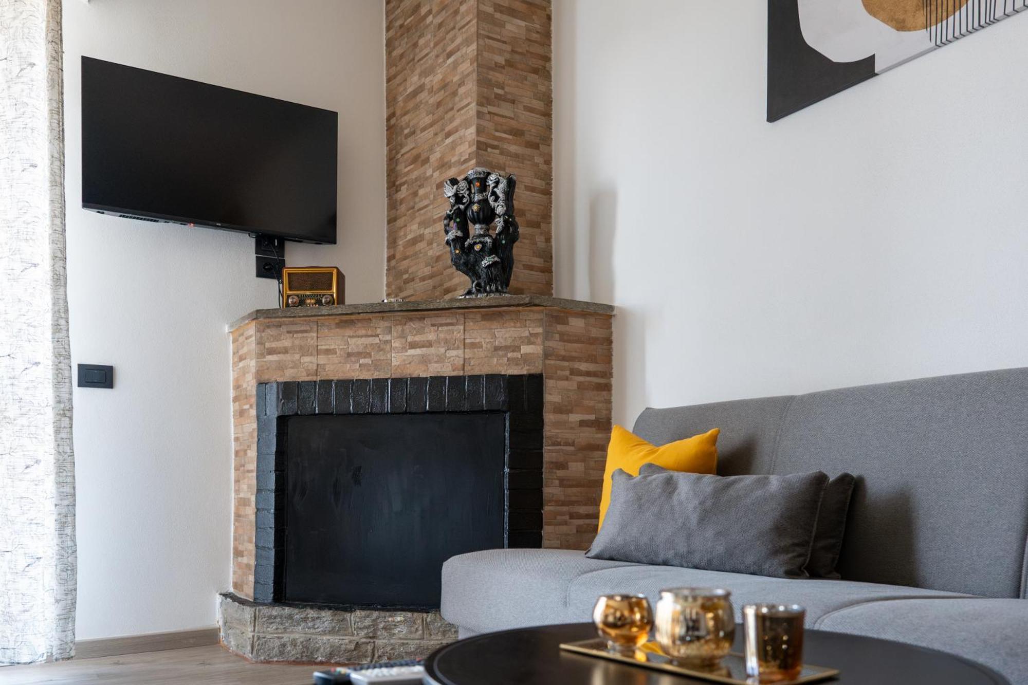 Casa Vacanze Aria Leggiuno ภายนอก รูปภาพ
